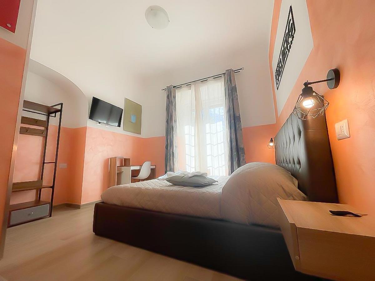 Cinemovie Guesthouse Рим Экстерьер фото